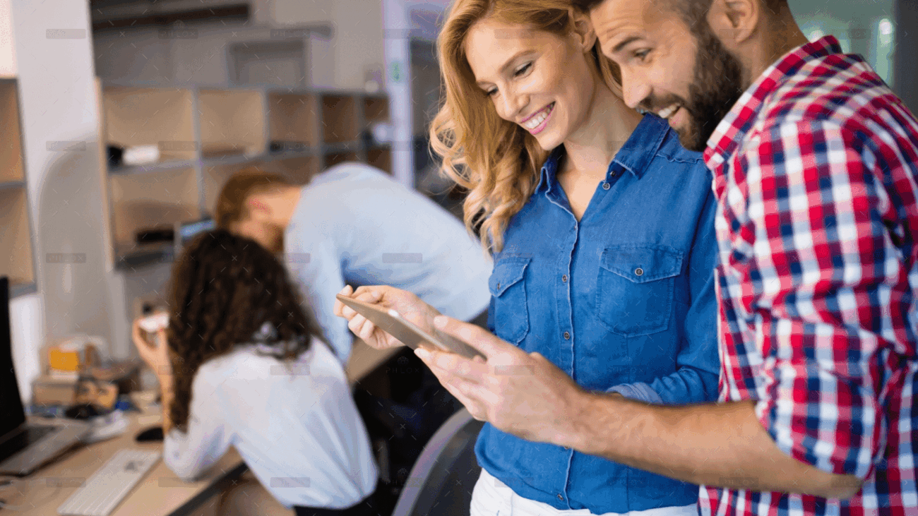 demo-attachment-1203-corporate-coworkers-brainstorming-in-company-SXCP-1